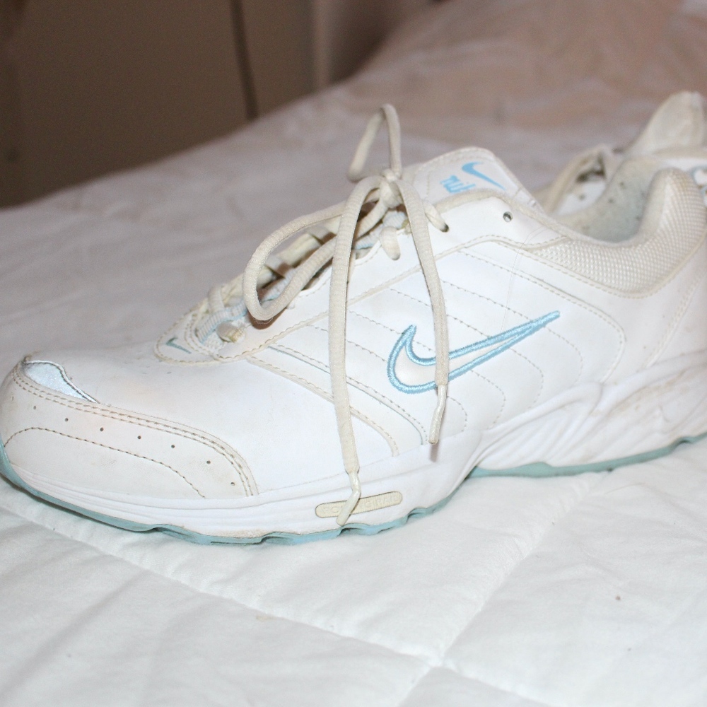 NIKE VINTAGE ROLLING RAIL WOMEN'S COMFORT SHOE